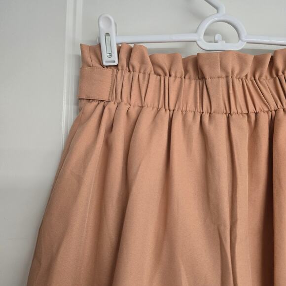 Women's Favlux Peach Pleated Front Paper Bag Shorts | Size Small - Picture 5 of 10
